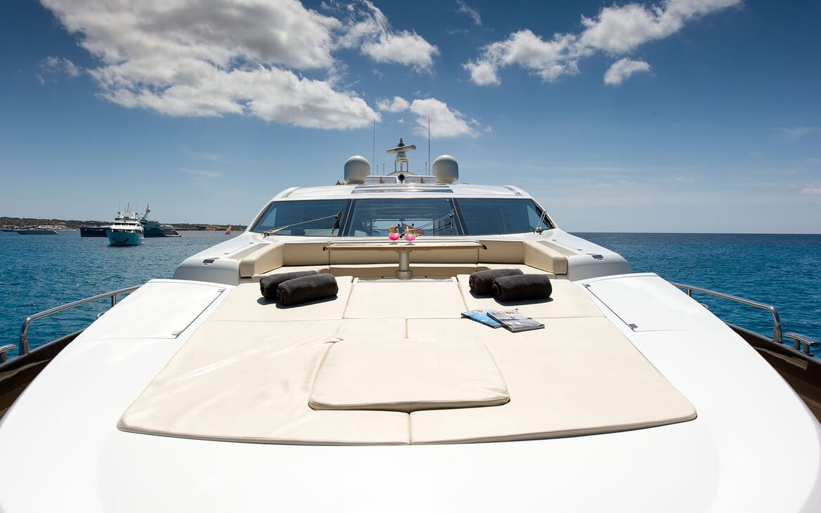 Motor Yacht ALVIUM Bow Sunpad