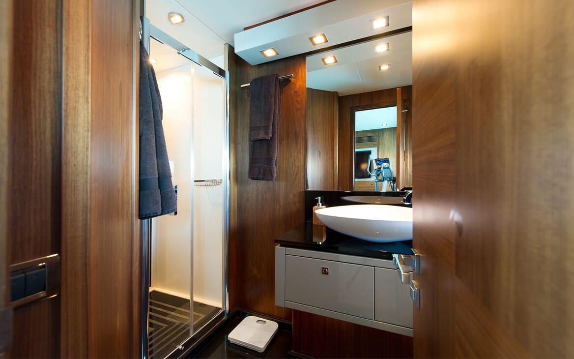 Motor Yacht ALVIUM Master Bathroom