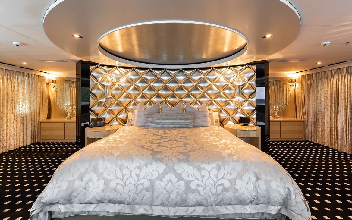 Motor Yacht SECRET Master Stateroom Bed