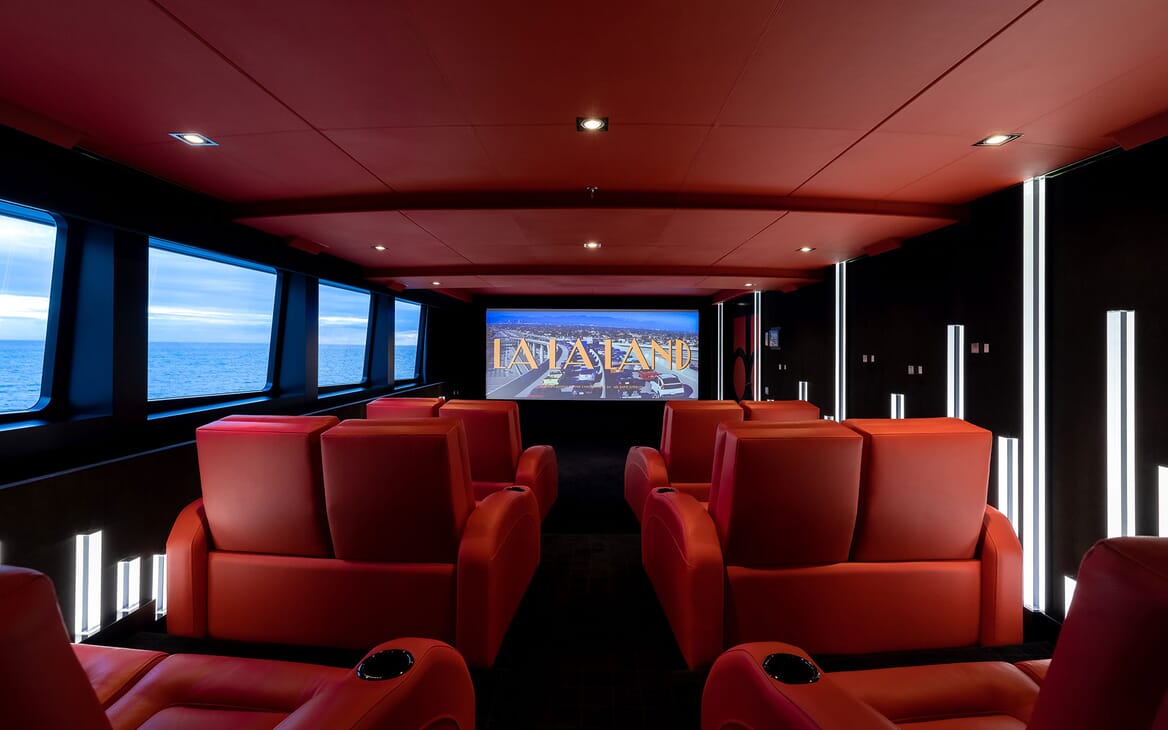 Motor Yacht SECRET Cinema