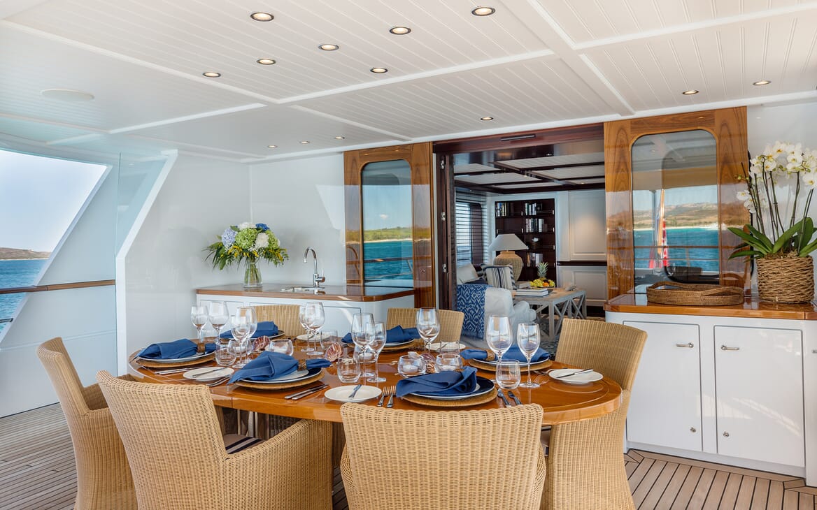 Motor Yacht Soprano aft seating