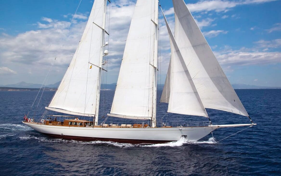 Sailing Yacht GWEILO Profile Underway