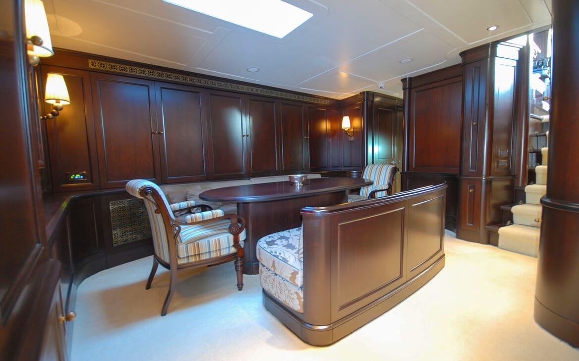 Sailing Yacht GWEILO Main Saloon Table