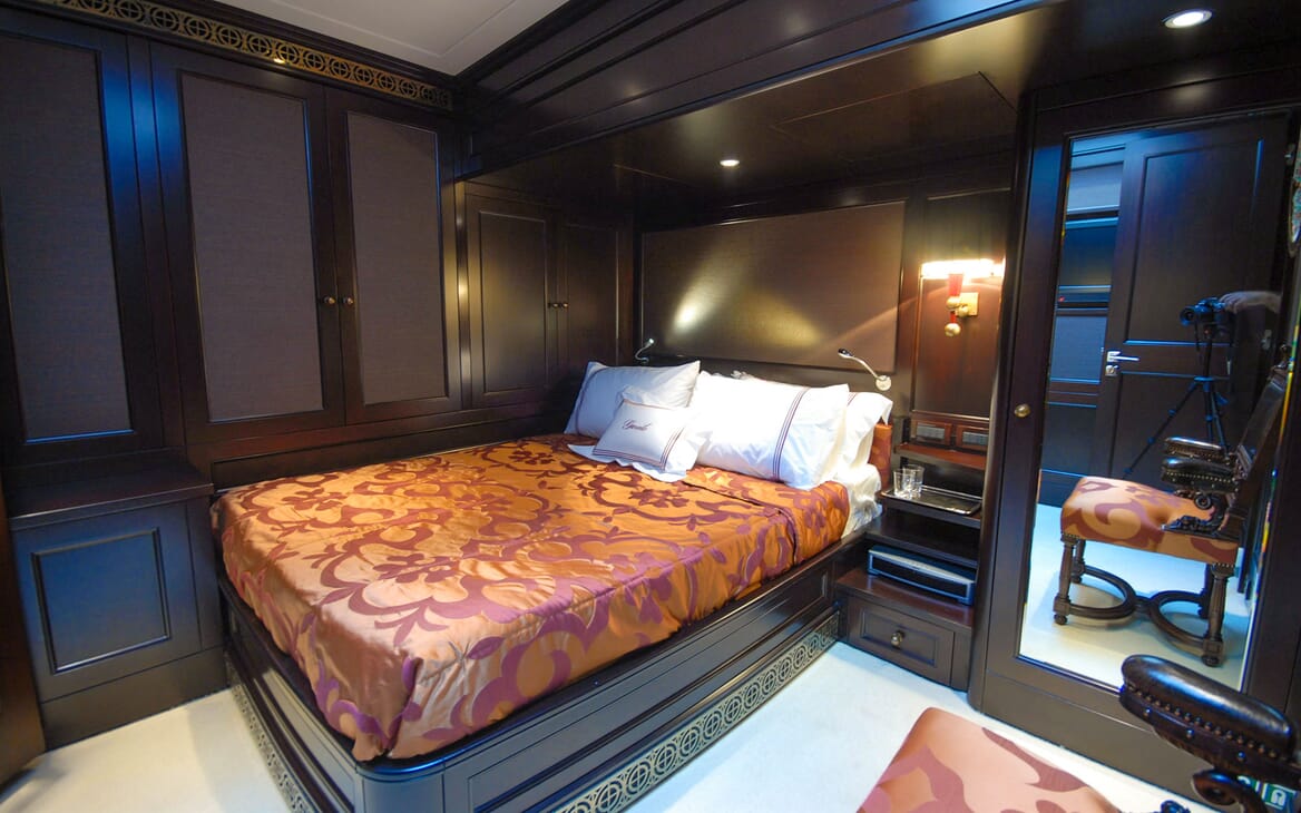 Sailing Yacht GWEILO Guest Double Stateroom