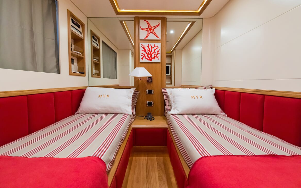 Motor Yacht Riviera twin cabin