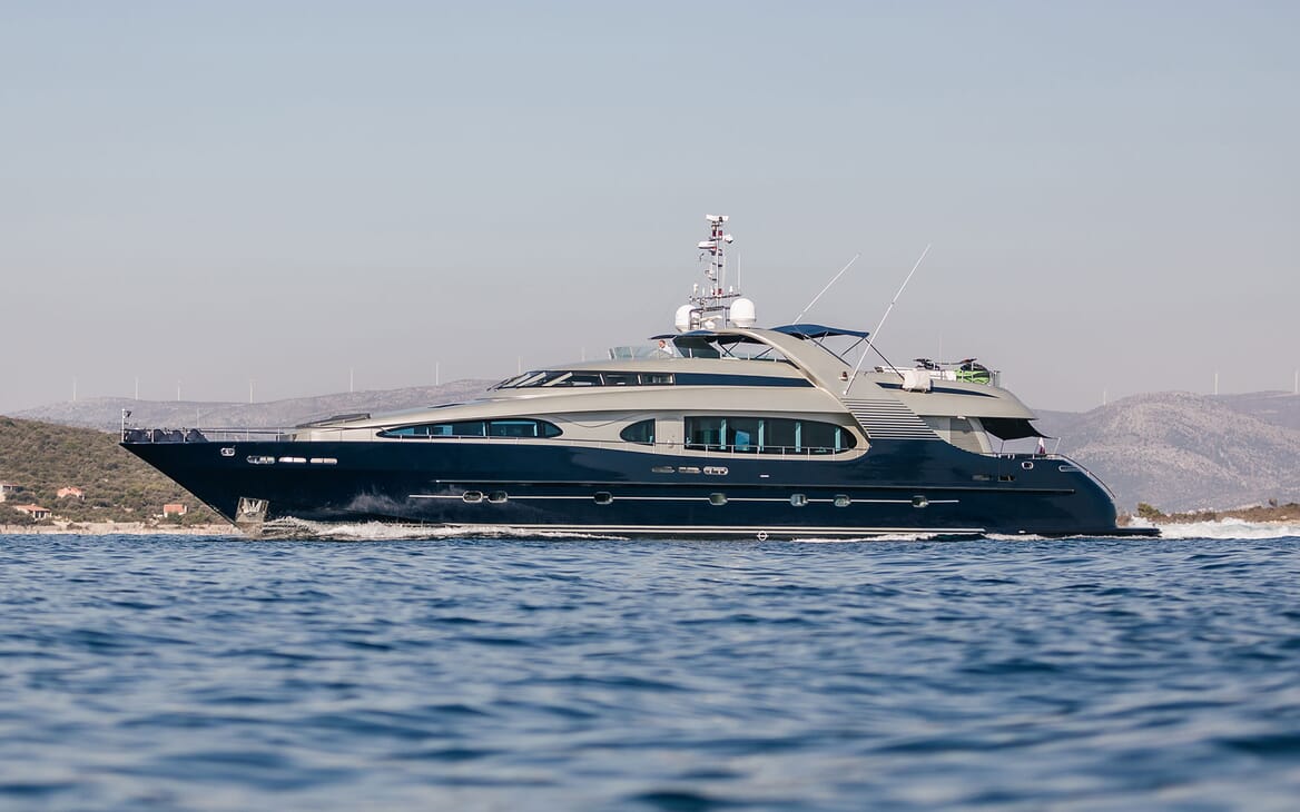 Motor Yacht ONE BLUE Profile