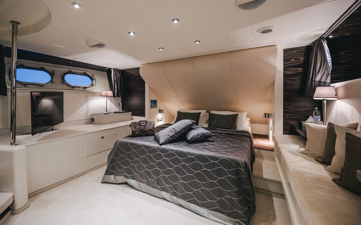 Motor Yacht ONE BLUE VIP Double Stateroom