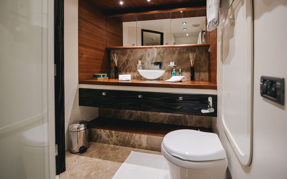Motor Yacht ONE BLUE Guest Bathroom