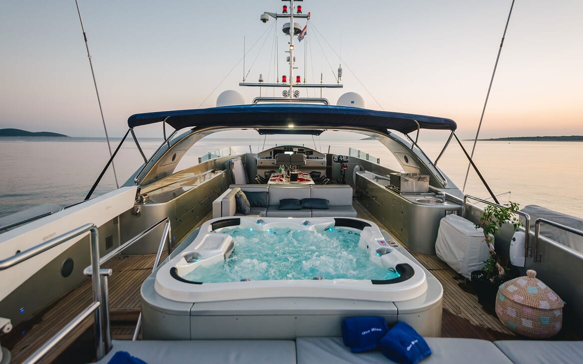 Motor Yacht ONE BLUE Sun Deck