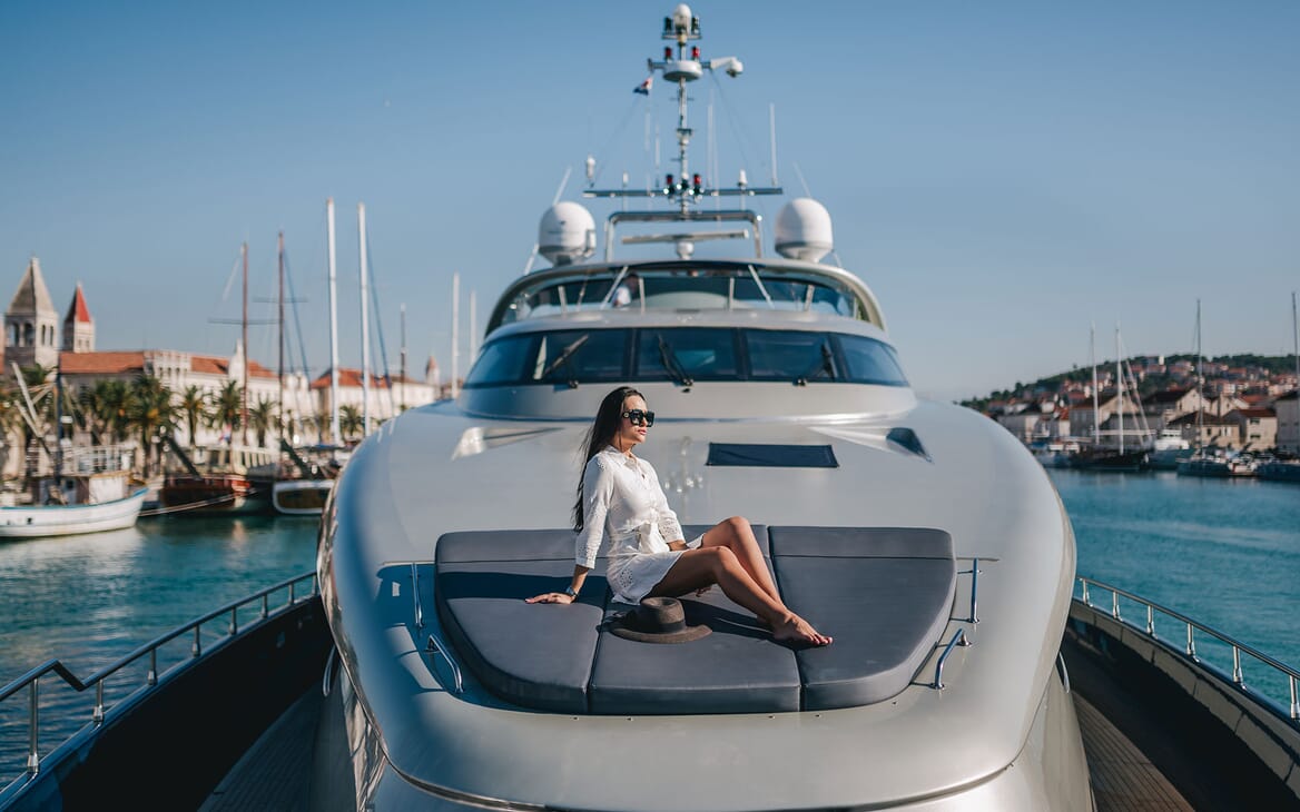 Motor Yacht ONE BLUE Bow Sun Pads
