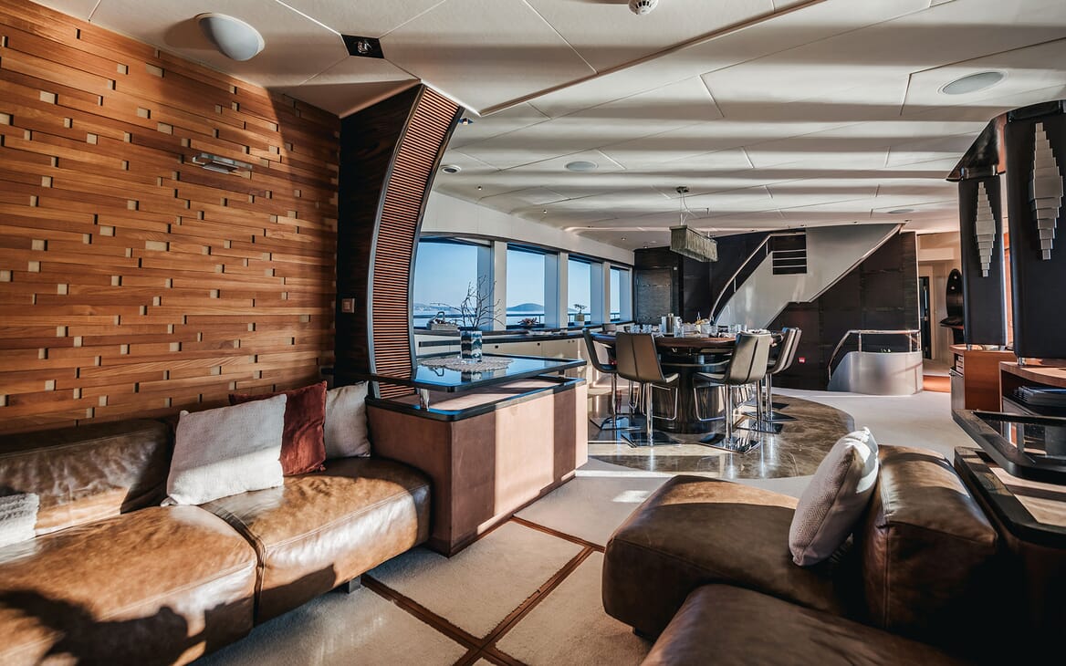 Motor Yacht ONE BLUE Main Deck Salon
