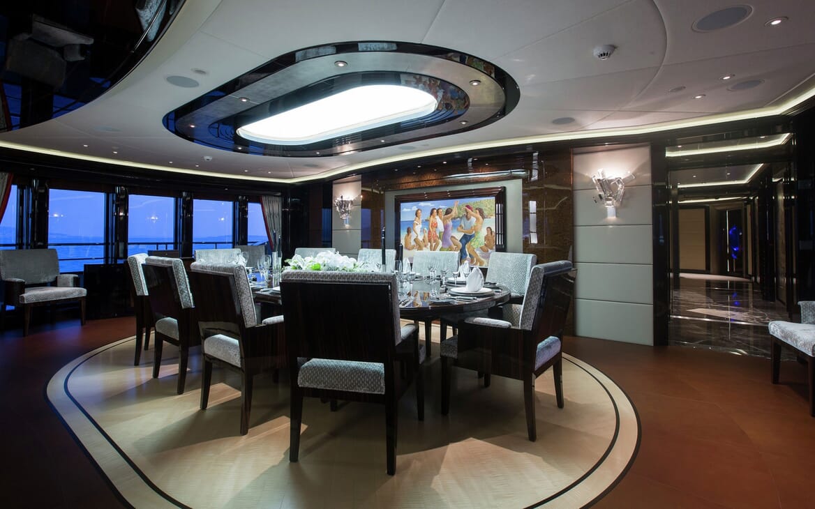 Motor Yacht ARIENCE Dining Table