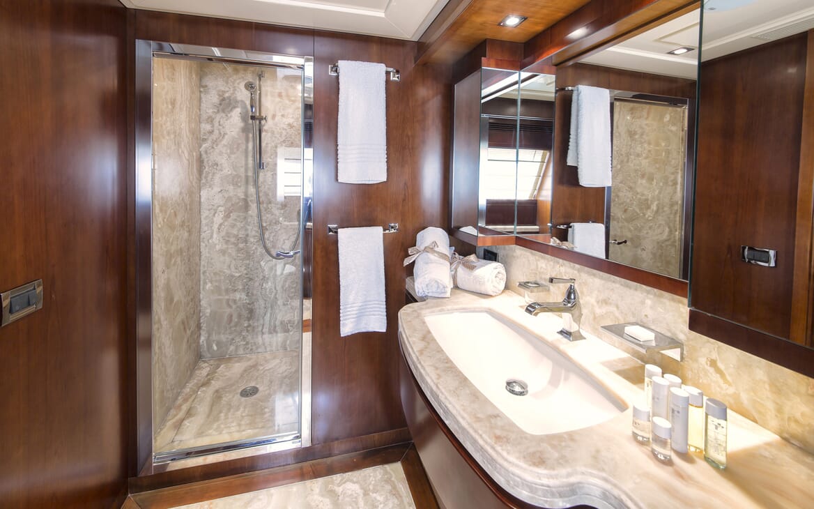 Motor Yacht Anne Marie bathroom