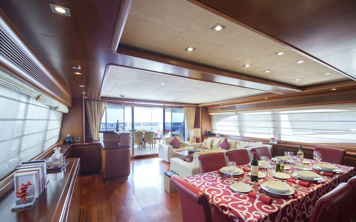 Motor Yacht Anne Marie dining area