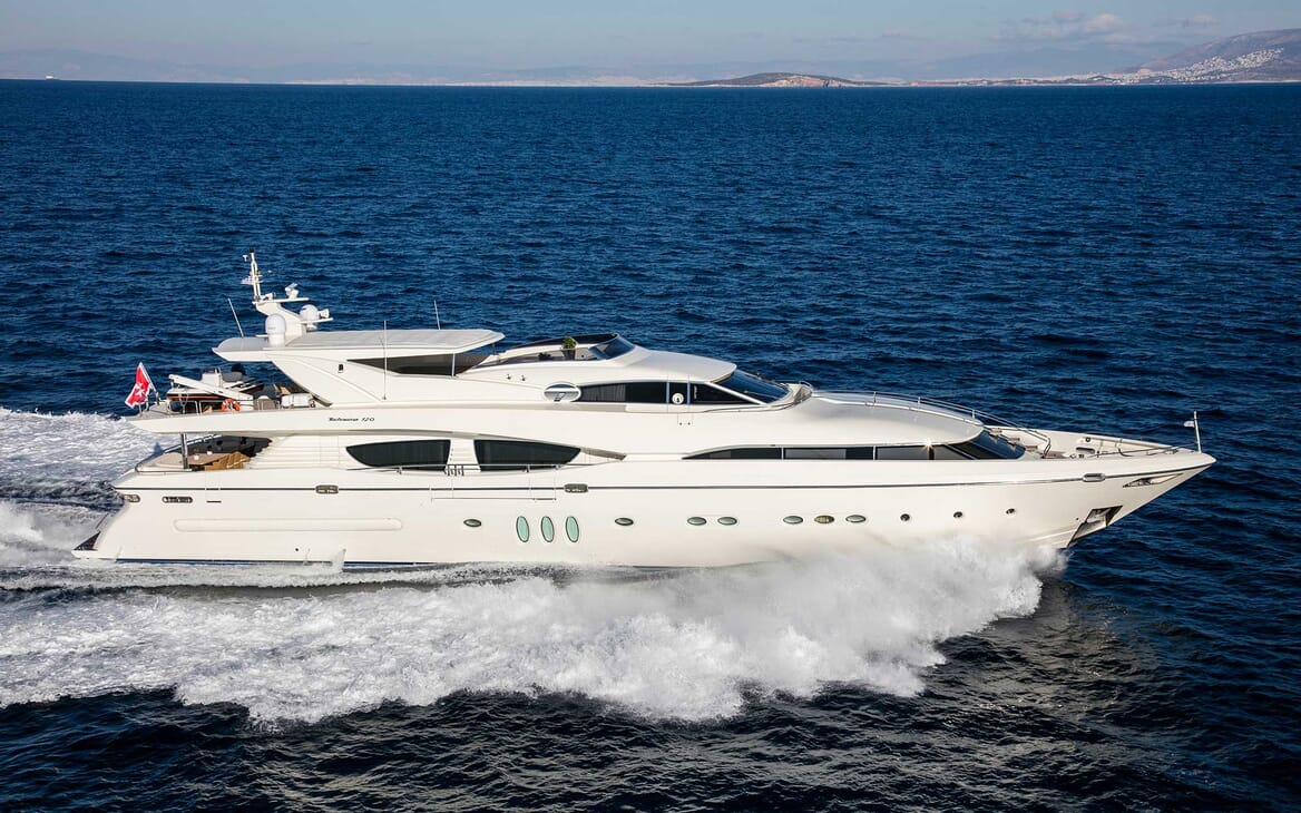 Motor Yacht Rini underway