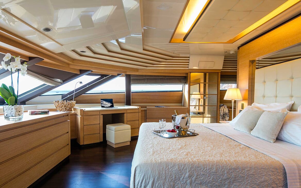 Motor Yacht Rini master cabin