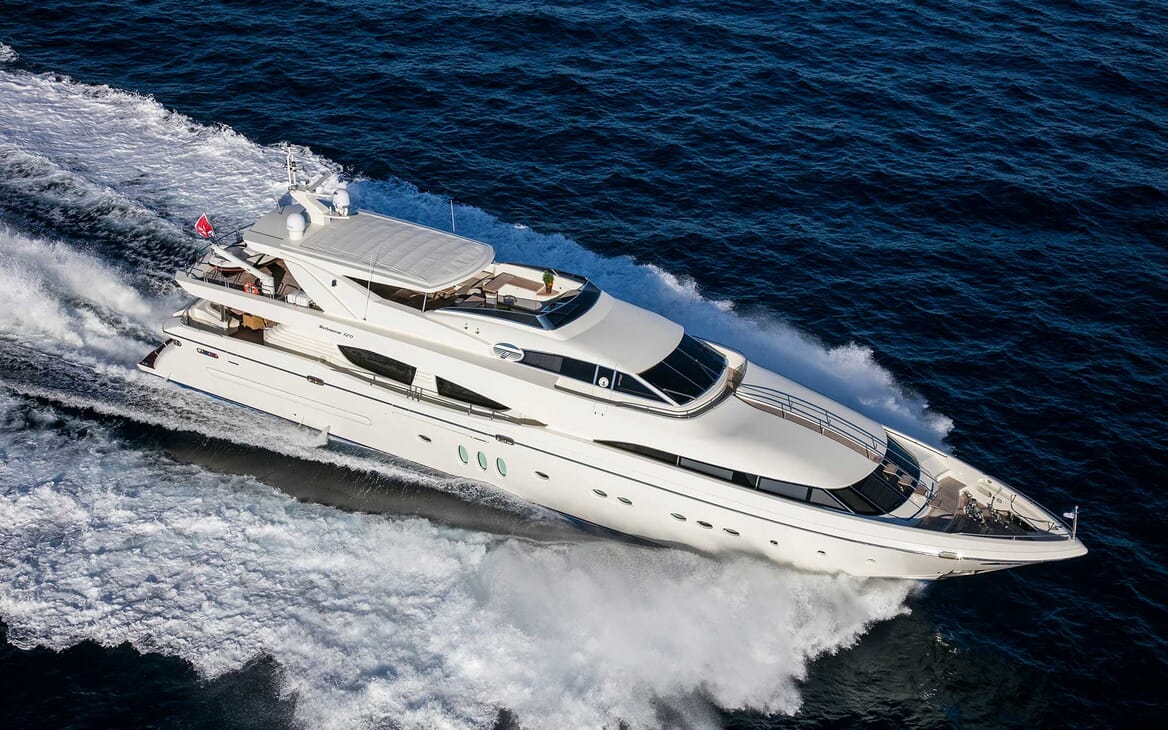 Motor Yacht Rini running shot