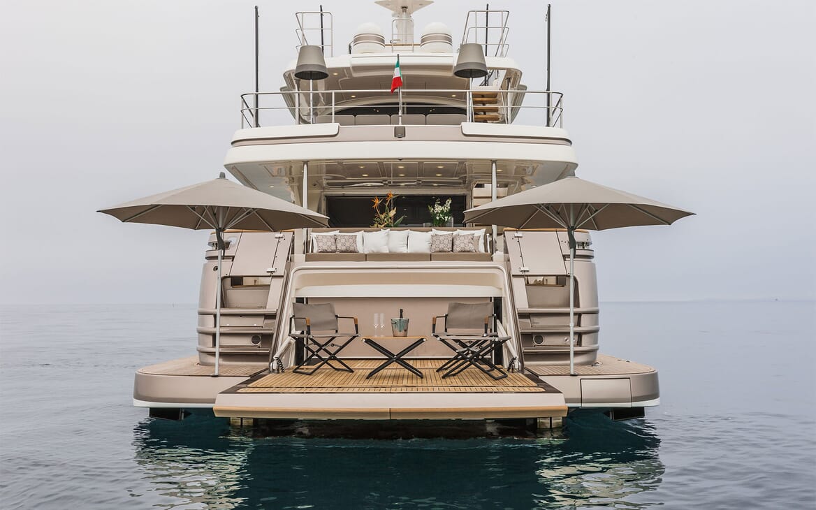 Motor Yacht YVONNE Aft View