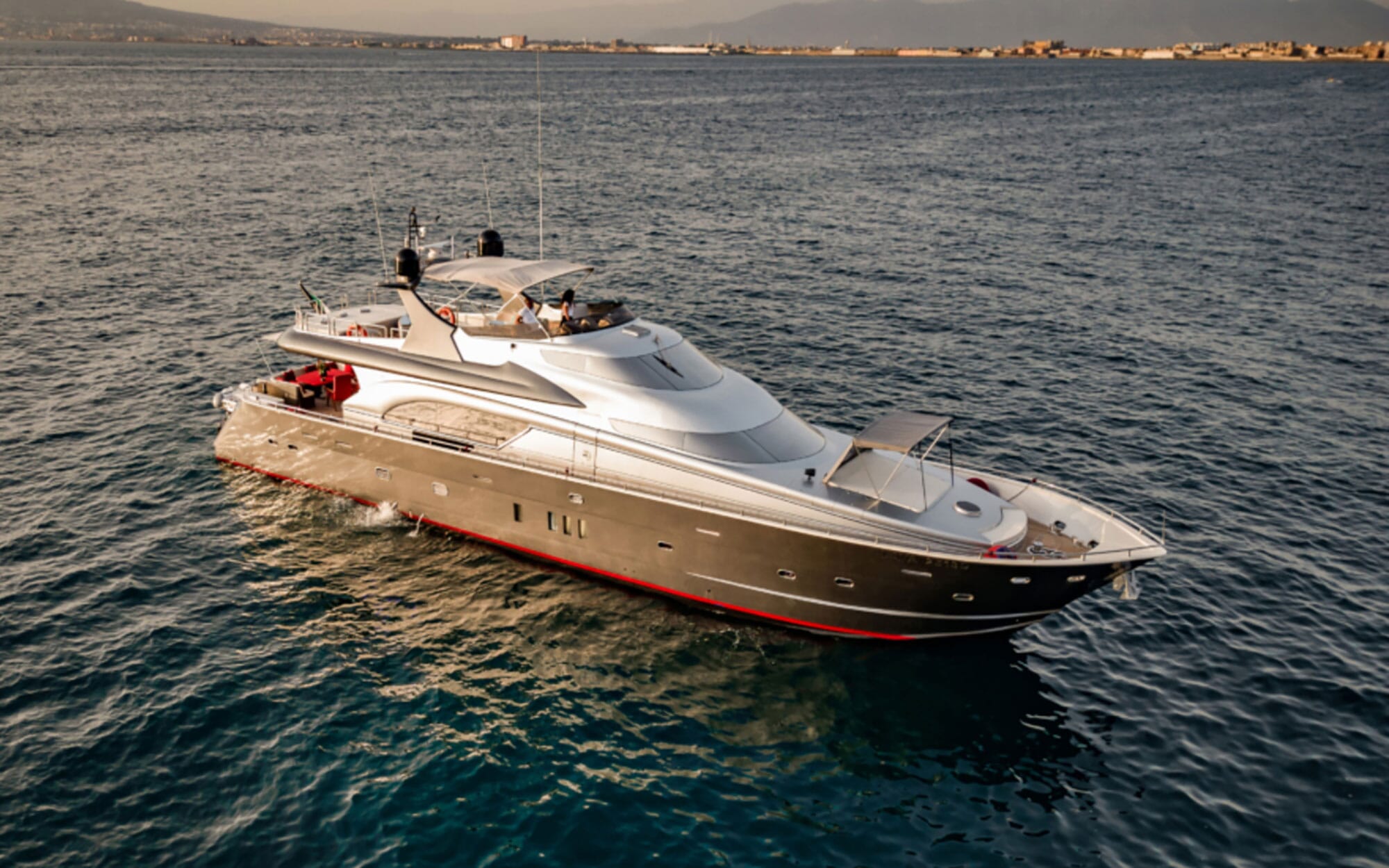 LADY B - Motor Yacht For Charter | Ocean Independence