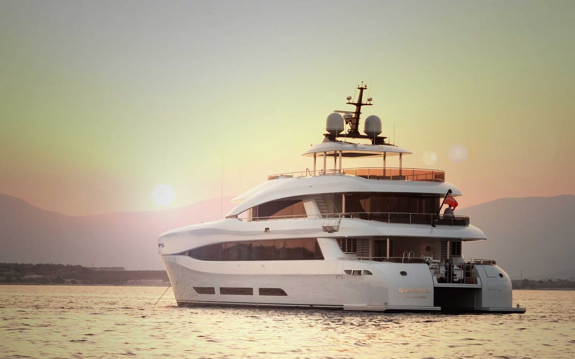 Motor Yacht Quaranta aft shot