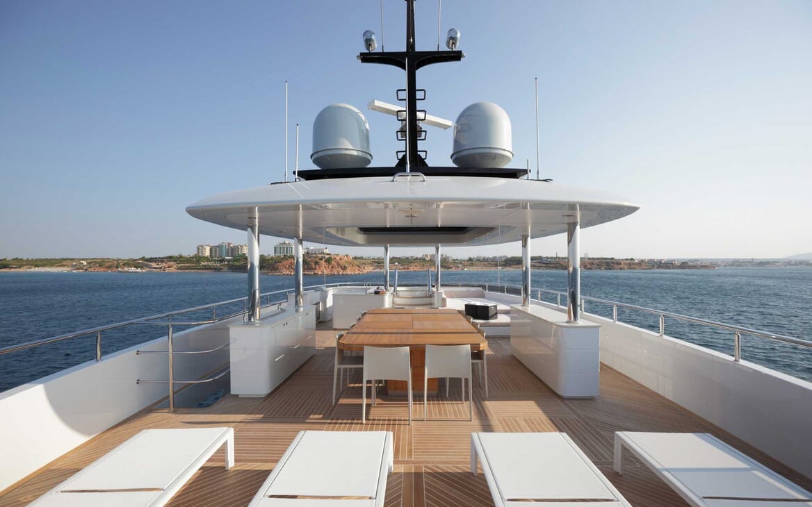 Motor Yacht Quaranta sundeck