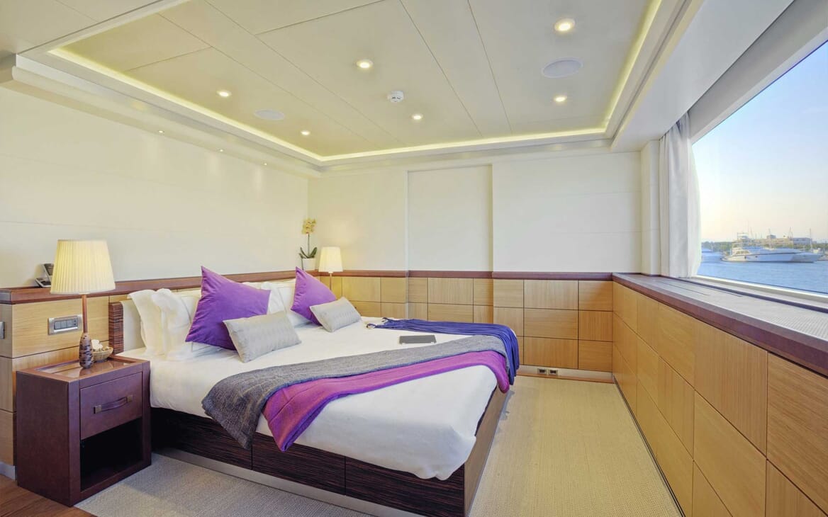 Motor Yacht Quaranta master cabin