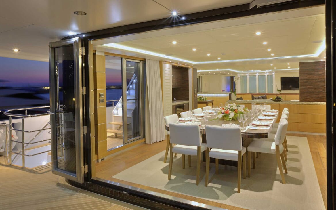 Motor Yacht Quaranta dining area