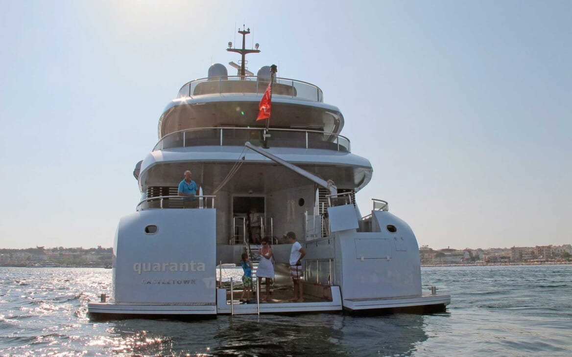 Motor Yacht Quaranta aft