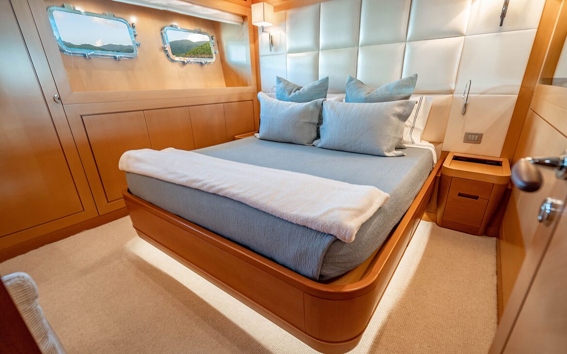 Motor Yacht LOVEBUG First Guest Double Stateroom