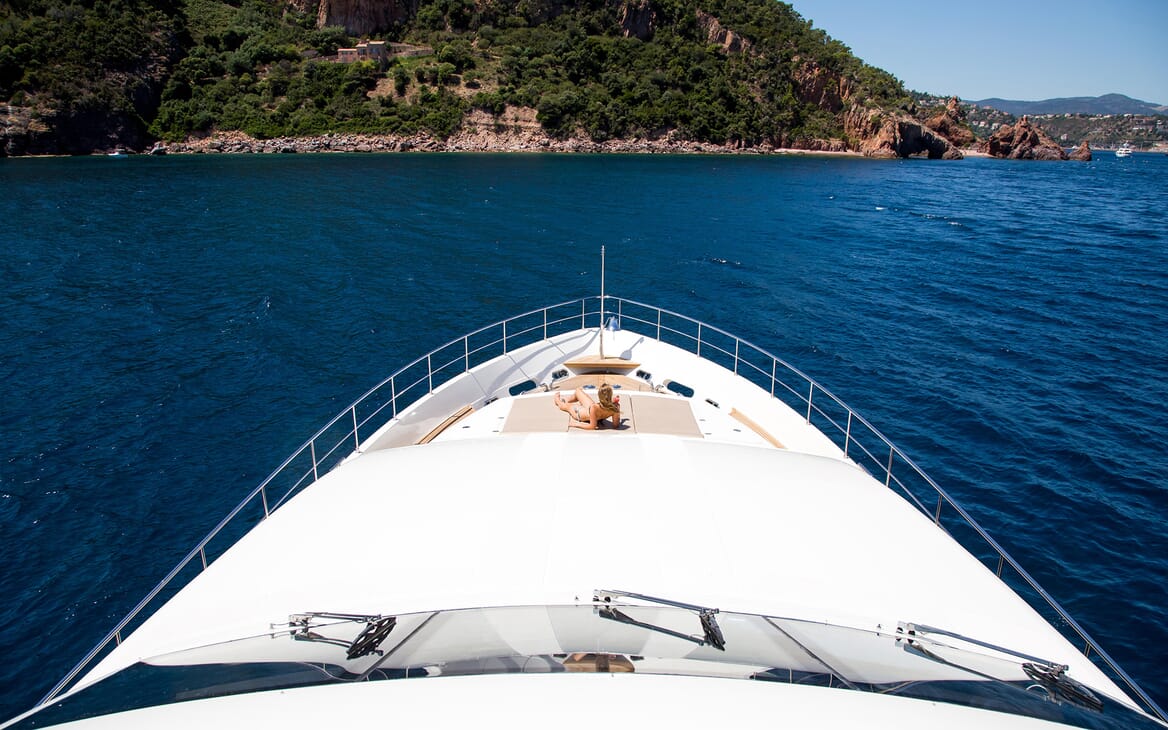 Motor Yacht Robusto Bow Sun Lounger