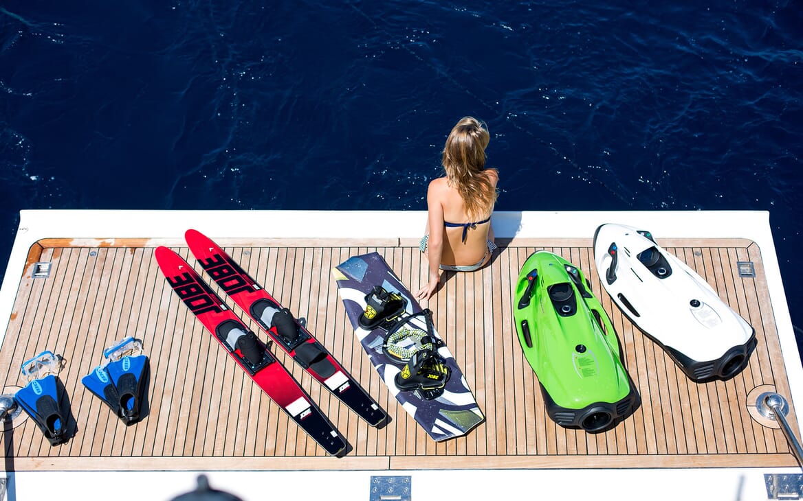 Motor Yacht Robusto Water Toys