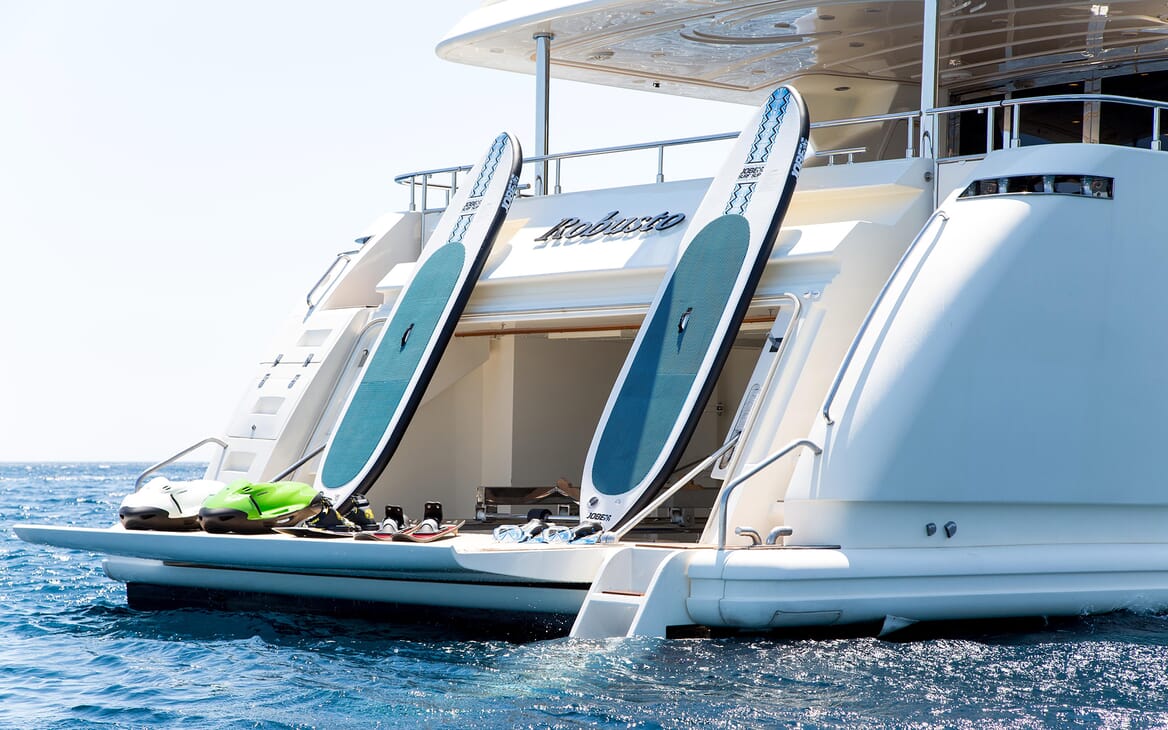 Motor Yacht Robusto Paddle Boards
