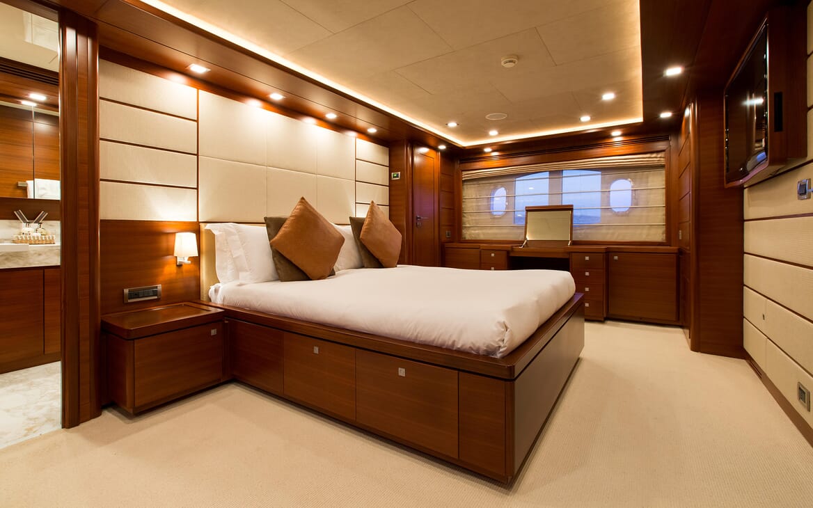 Motor Yacht Robusto Guest Stateroom