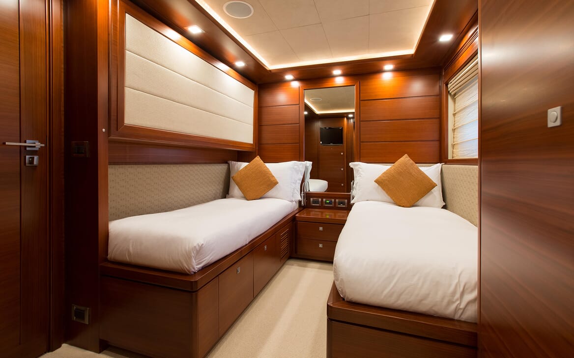 Motor Yacht Robusto Twin Stateroom