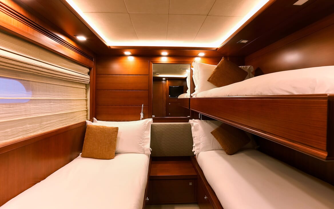 Motor Yacht Robusto Twin Stateroom with Pullman