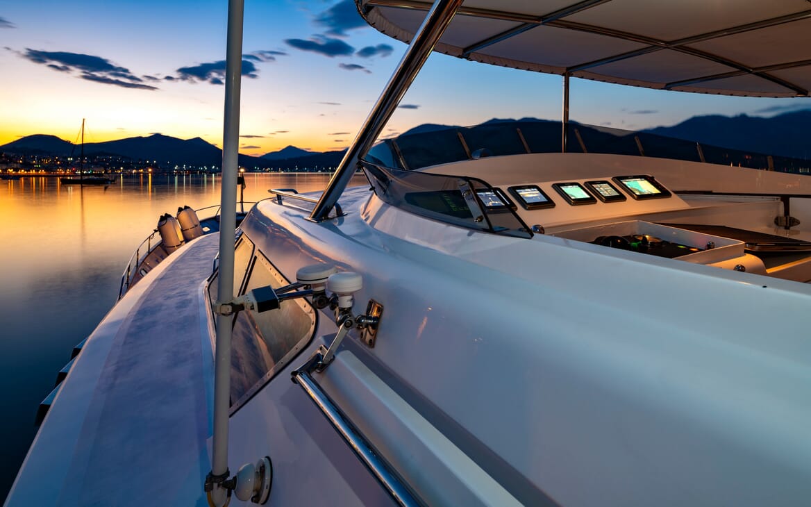 Motor Yacht Nightflower flydeck