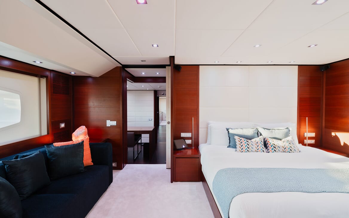 Motor Yacht Annamia guest cabin