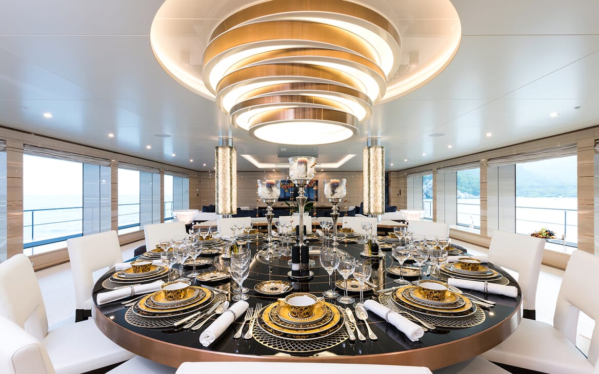 Motor Yacht Quaranta dining area
