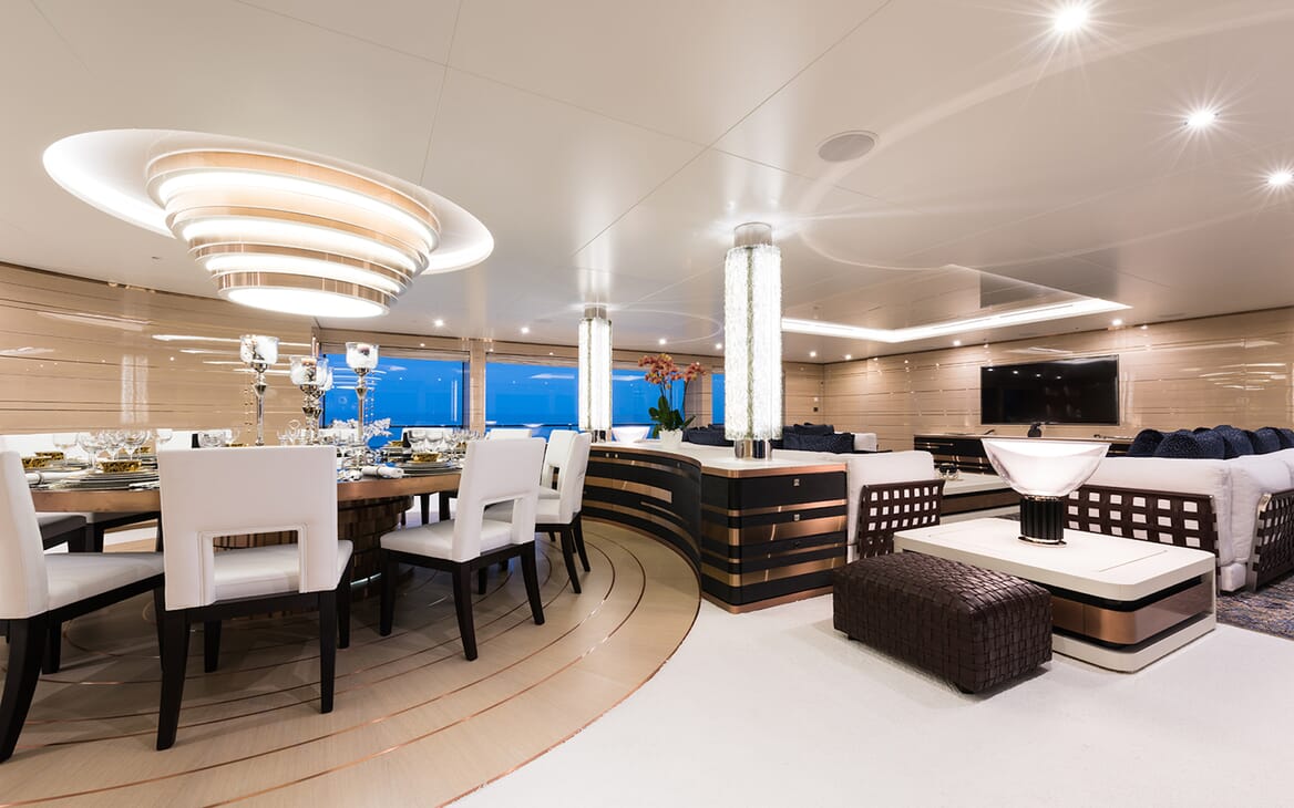Motor Yacht Quaranta living area