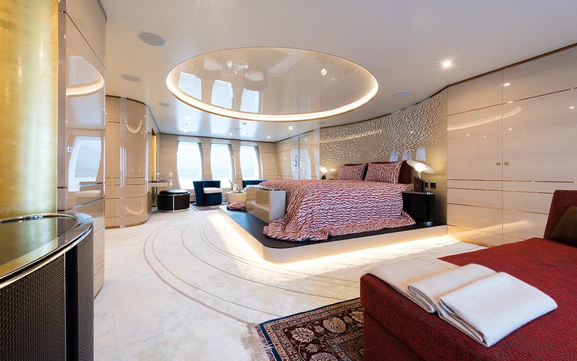 Motor Yacht Quaranta master cabin