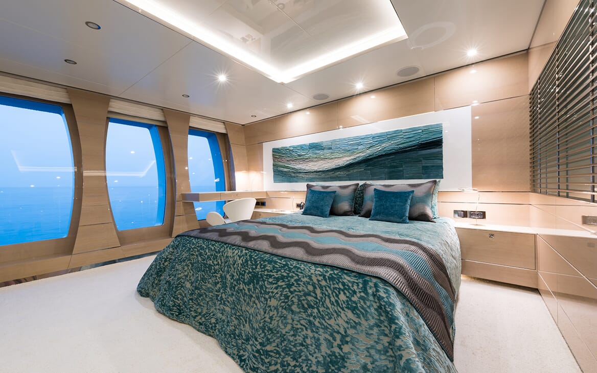 Motor Yacht Quaranta guest cabin