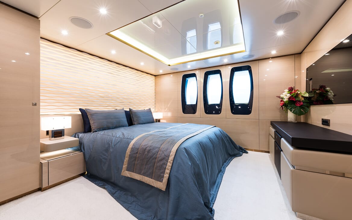 Motor Yacht Quaranta VIP cabin