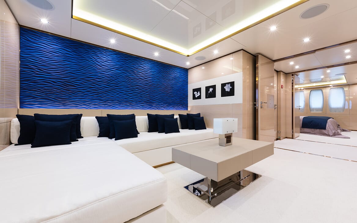 Motor Yacht Quaranta seating area