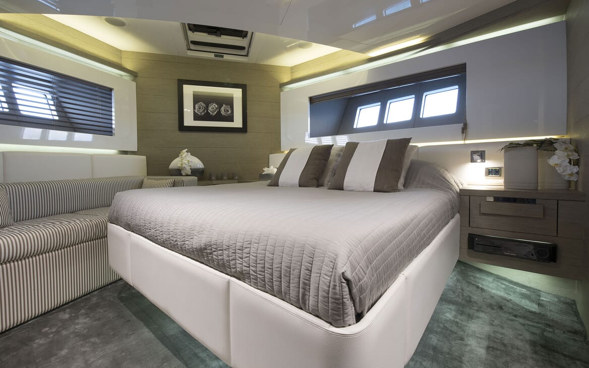 Motor Yacht SUMMER BREEZE Guest Double Stateroom