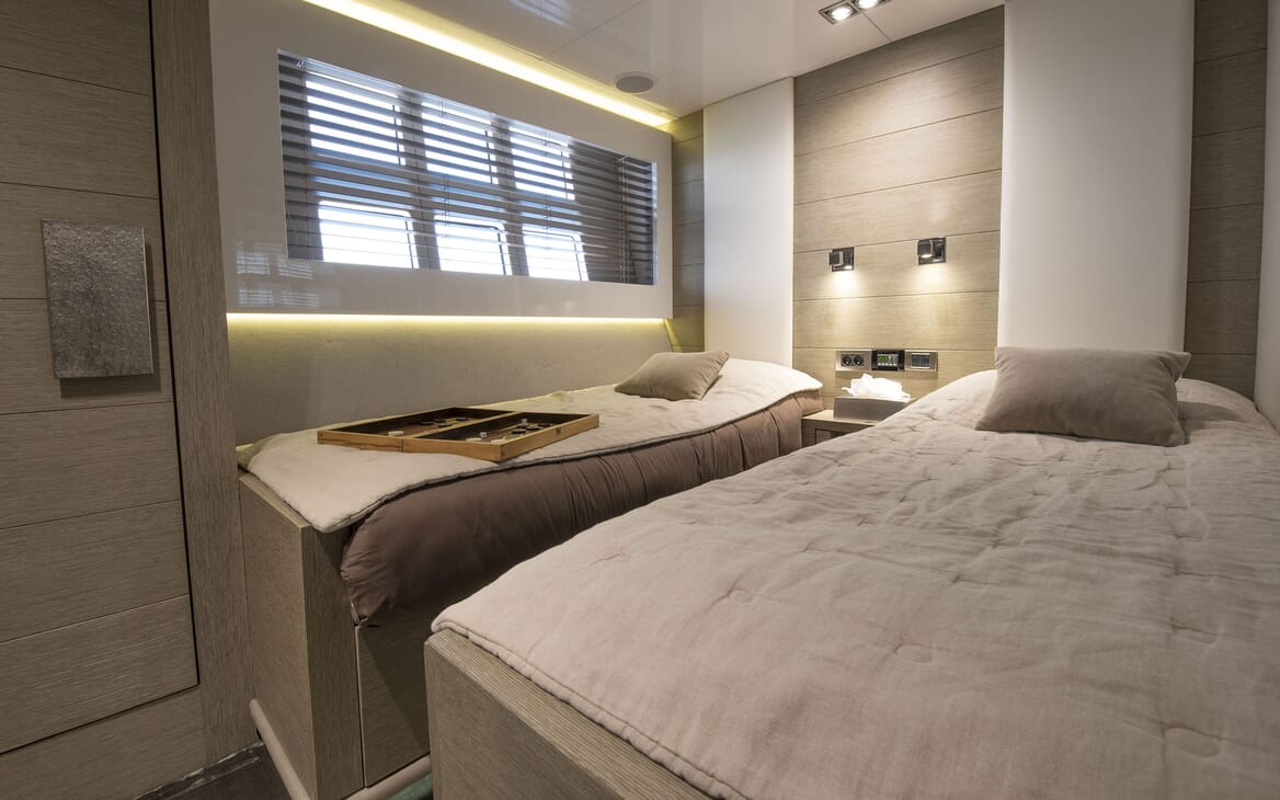 Motor Yacht SUMMER BREEZE Guest Twin Stateroom