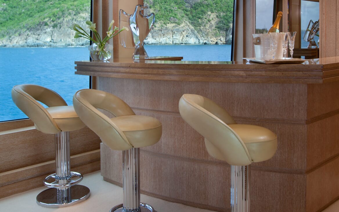Motor Yacht Sunrise bar