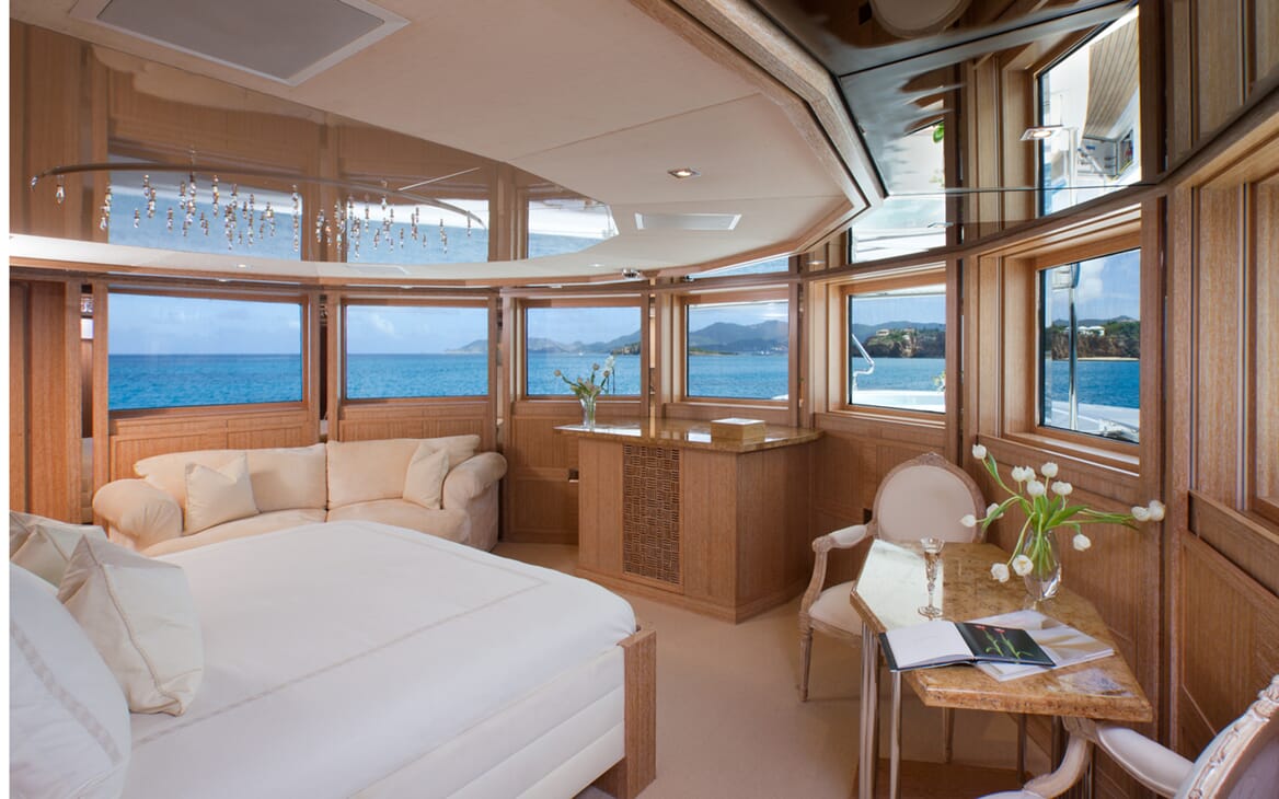 Motor Yacht Sunrise master cabin