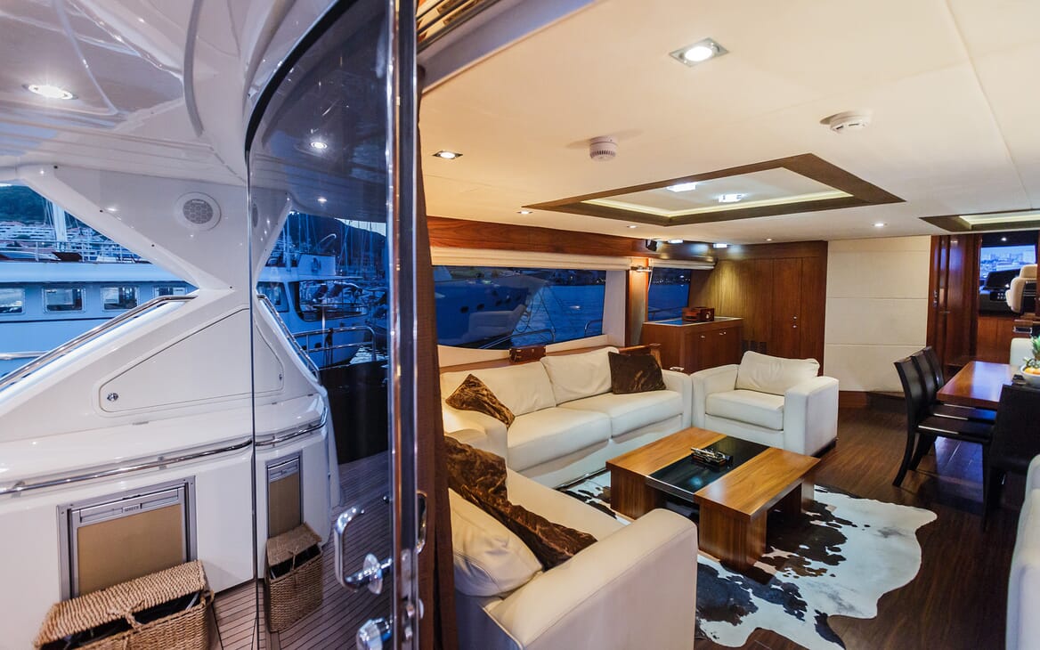 Motor Yacht The Best Way Saloon