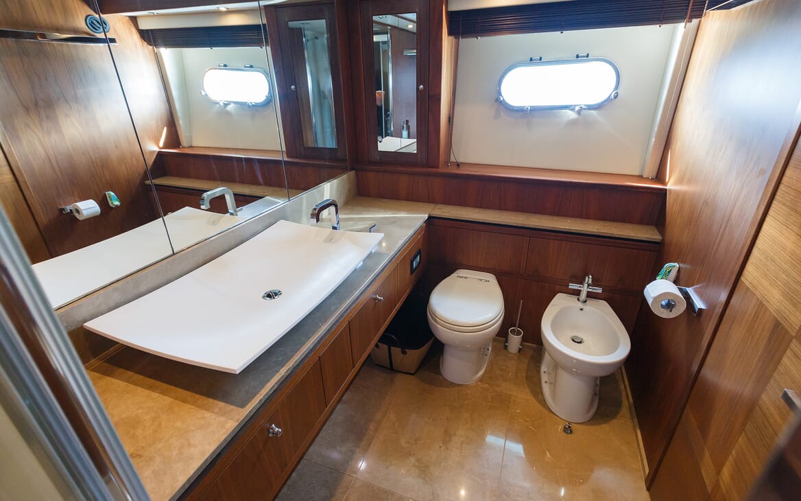 Motor Yacht The Best Way Guest Bathroom