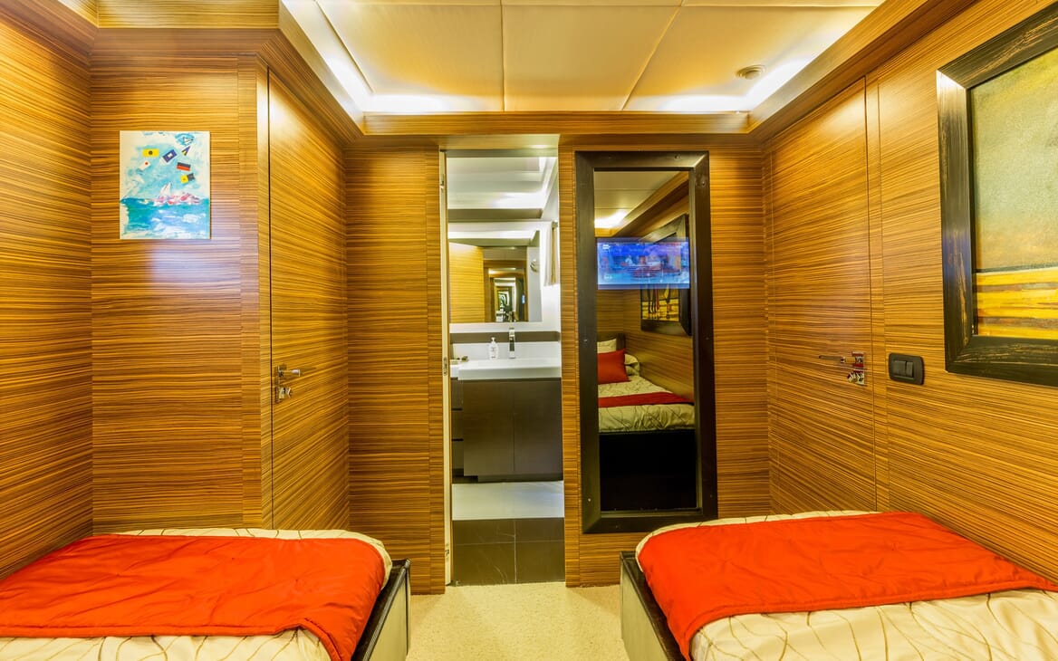 Motor Yacht JAJARO guest cabin